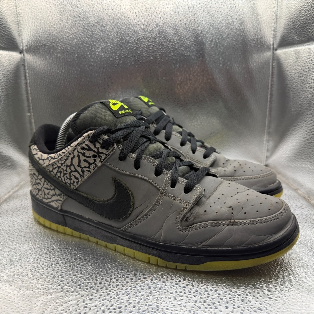Size 8.5 Nike SB‎ Dunk Low Premium QS Silver Mens Athletic Sneakers 504750-017